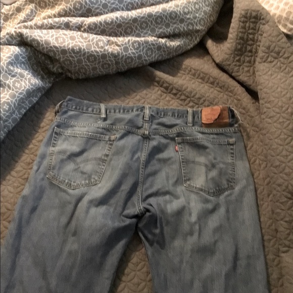 Men,s Distressed Levi Jeans 569 - Picture 3 of 3